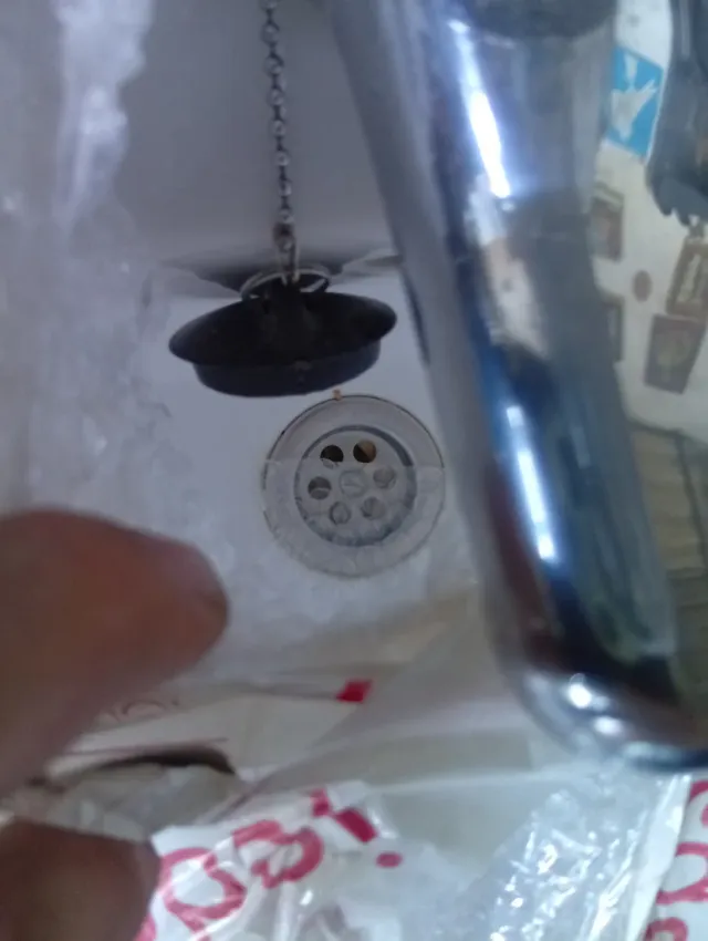 Lavabo Roca con grifo