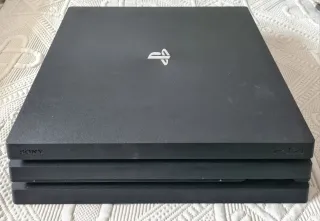 Playstation 4 Pro 1TB + 3 Mandos