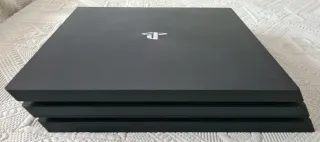 Playstation 4 Pro 1TB + 3 Mandos