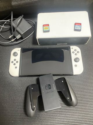 Nintendo Switch OLED Bianca e Nera