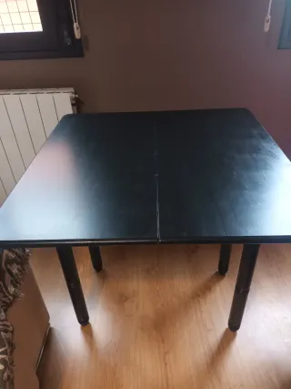 Mesa auxiliar negra con cajón