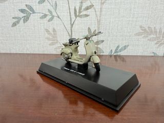 Modellino Vespa 125 U (1953) con teca – Collezione