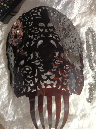 Peineta, guantes, rosario y broche,semana santa.