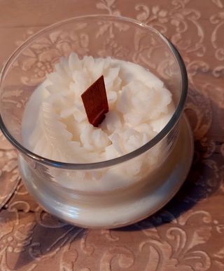 Candela in vetro con decorazione floreale