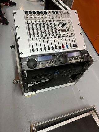 Rack Mesa Mezclas Behringer EURORACK UB1222FX-PRO