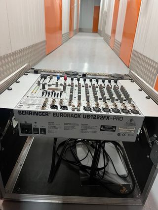 Rack Mesa Mezclas Behringer EURORACK UB1222FX-PRO