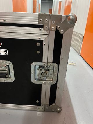 Rack Mesa Mezclas Behringer EURORACK UB1222FX-PRO