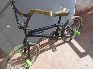 Bicicleta BMX Negra