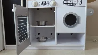 Cocina de juguete con menaje