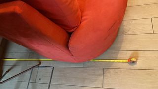 Divano angolare arancione stile anni 70