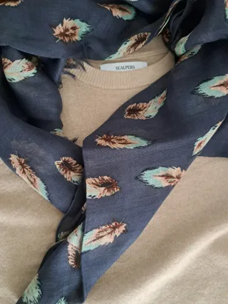 Pañuelo mujer hojas azul grisaceo y beige