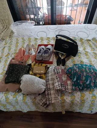 Lote di Abbigliamento, Borse e Scarpe