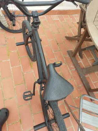 2 Bicicleta BMX Negra