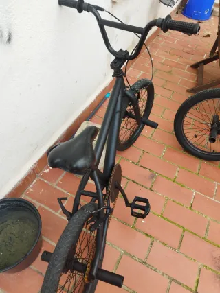 2 Bicicleta BMX Negra