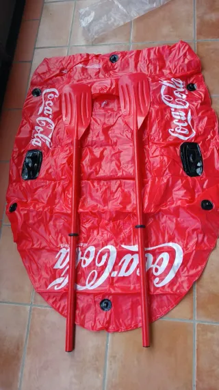 Barca hinchable Coca Cola con remos