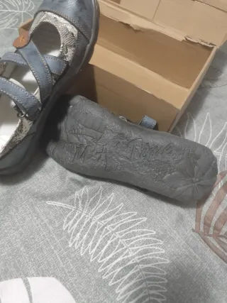 Zapatos planos azules y grises