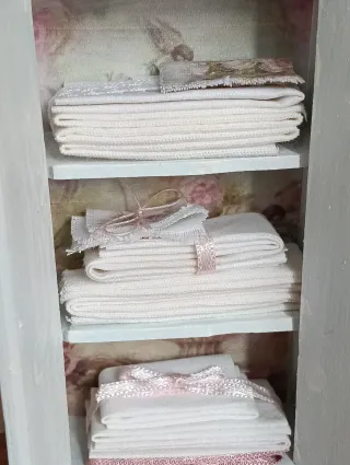 Armadio miniatura per casa delle bambole