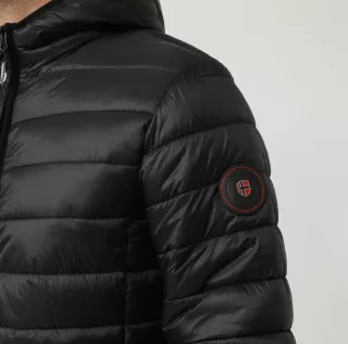 Chaqueta plumífera negra con capucha