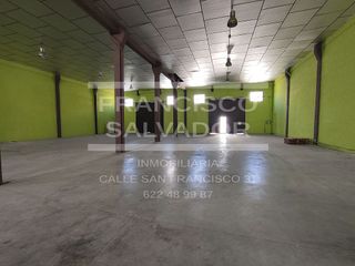 Nave industrial en venta en Lucena