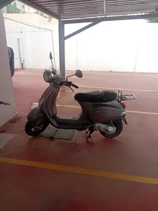 Vespa Gris Oscuro