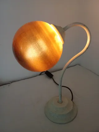 Lámpara de mesa vintage dorada