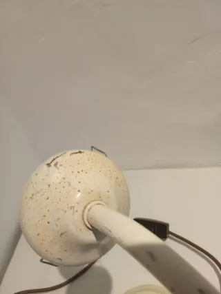 Lámpara de mesa vintage dorada