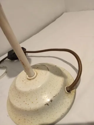 Lámpara de mesa vintage dorada