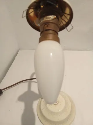 Lámpara de mesa vintage dorada