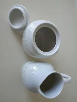 Caraffa e zuccheriera in porcellana fine