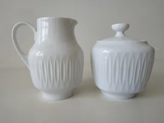 Caraffa e zuccheriera in porcellana fine