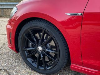 Volkswagen Golf R 300