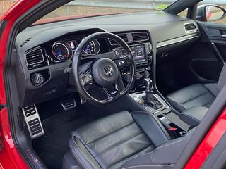 Volkswagen Golf R 300