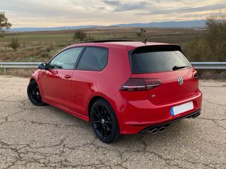 Volkswagen Golf R 300