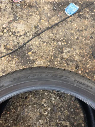 1 unidad pirelli p zero 315/30/22/ al 80% de vida.
