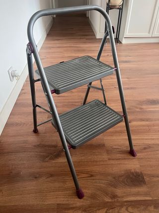 Escalera plegable 2 peldaños