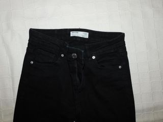 Pantalón vaquero negro con rotos
