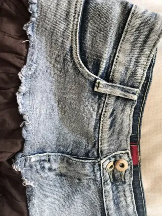 Minifalda vaquera con volantes marrones