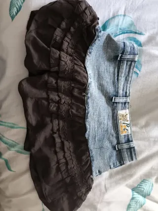 Minifalda vaquera con volantes marrones