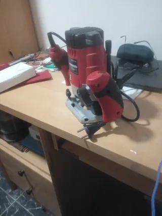 Fresadora Einhell 1100W