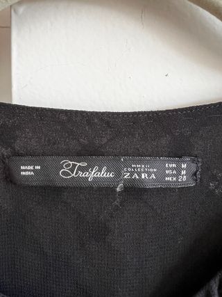 Chaqueta Zara pedrería negra y dorada