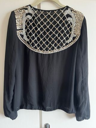 Chaqueta Zara pedrería negra y dorada