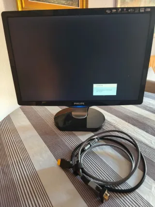 Monitor Philips 19 + Mini Teclado