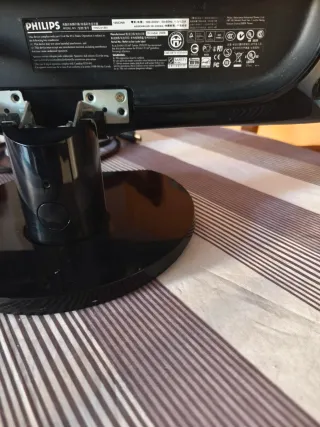 Monitor Philips 19 + Mini Teclado