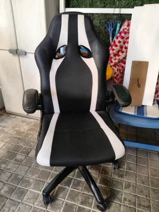 Silla de oficina/gaming negra y blanca