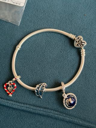 Pulsera Pandora Corazón y Charms