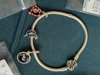 Pulsera Pandora Corazón y Charms