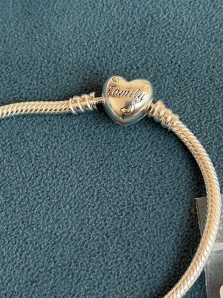 Pulsera Pandora Corazón y Charms