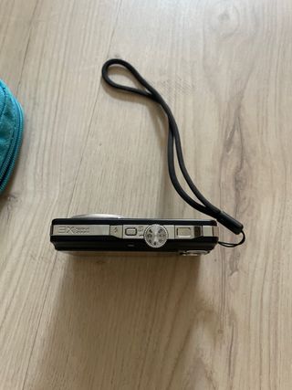 Cámara Kodak AF 10.2 MP con funda azul