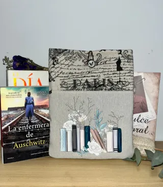 FUNDA LIBRO INSPIRADA EN PARIS ANTIGUO.