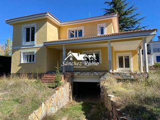 Chalet en venta en Navas del Marqués (Las)